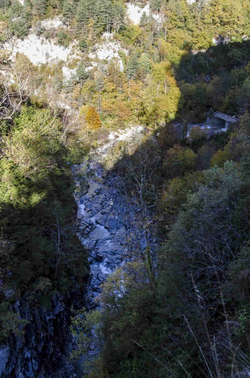 Huesca - parque nacional de Ordesa y Monte Perdido - valle de Añisclo 28 - cañon de Añisclo - desfiladero de las Cambras - rio Bellós.jpg